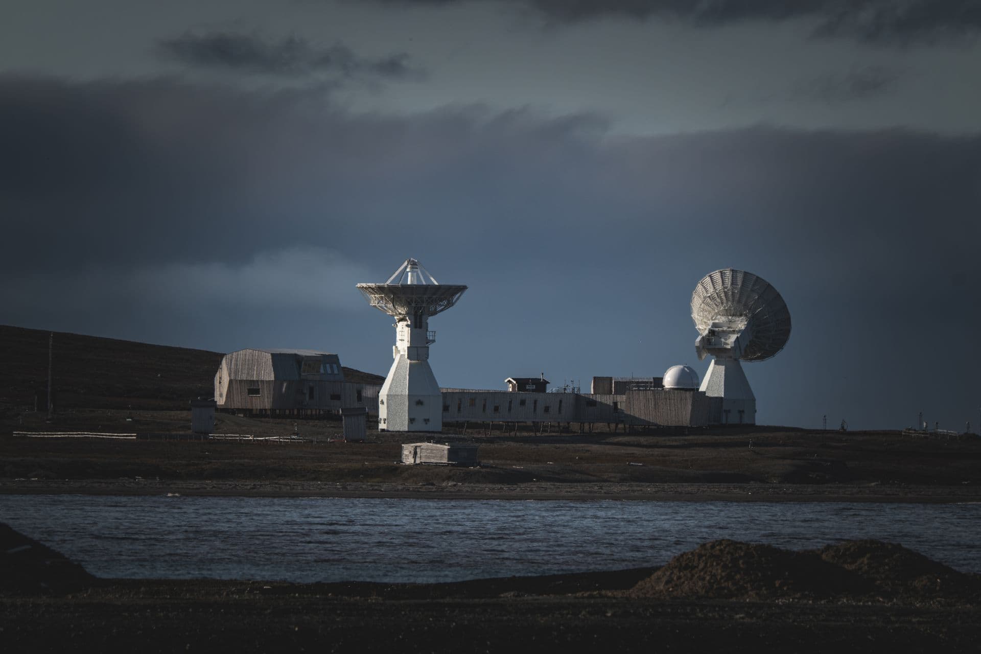 Radar and antenna array